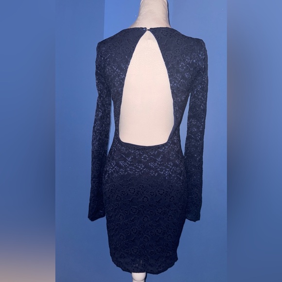 VS Elegant Navy Lace Dress - Picture 3 of 7